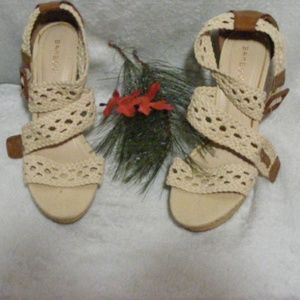 Bamboo Sandals Tan Size 10 EUC